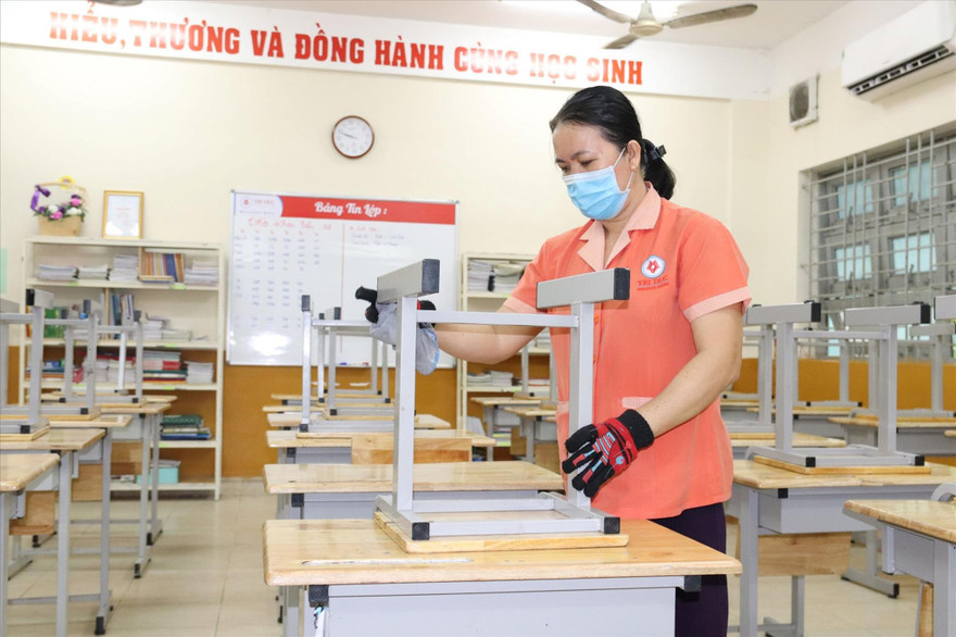 Công tác tiêu độc, khử trùng, dọn dẹp vệ sinh lớp học ở các trường tại TPHCM 