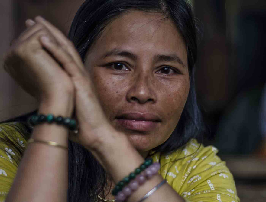 Chị Hiền với những chiếc vòng mà theo chị báo hiệu định mệnh Ảnh: Văn Chương 