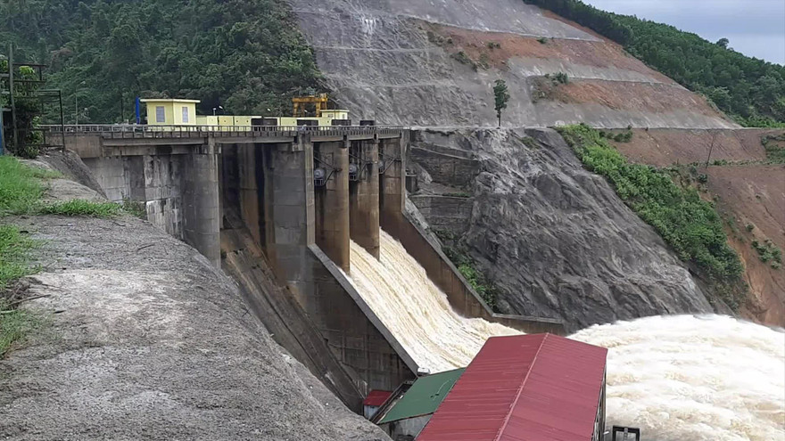 Đoàn giám sát đề nghị khẩn trương xây dựng, phê duyệt bản đồ ngập lụt vùng hạ du Ảnh minh họa 