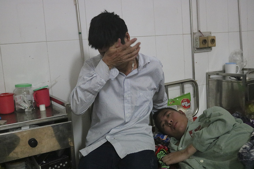 Ông Phan Văn Bảy kể lại hành trình chiến đấu cùng con chống bệnh ung thư