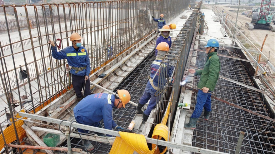 Nhà máy xử lý nước thải Yên Xá đang dần hoàn thiện Ảnh: HOÀNG MẠNH THẮNG