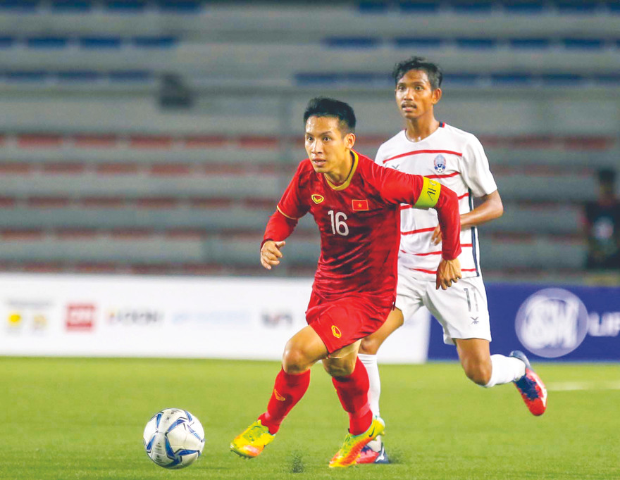 Hùng Dũng và Quang Hải cạnh tranh quyết liệt cho danh hiệu Quả bóng vàng Việt Nam 2019 ảnh: HỮU PHẠM 