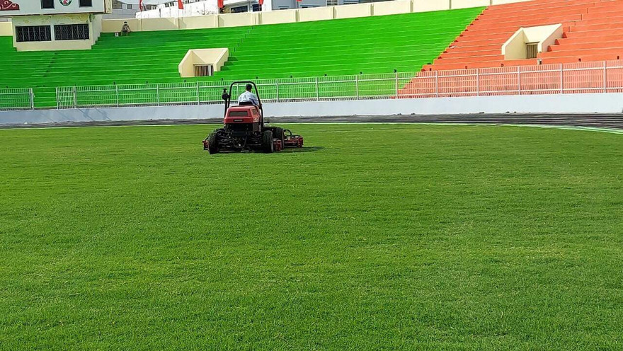 Sân Quy Nhơn mang diện mạo mới sau khi được tân trang ảnh: Anh Cường