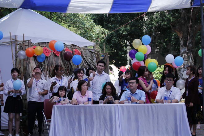 Bên cạnh công việc kinh doanh, Khải cũng tham gia các chương trình tài trợ cho cộng đồng sinh viên.