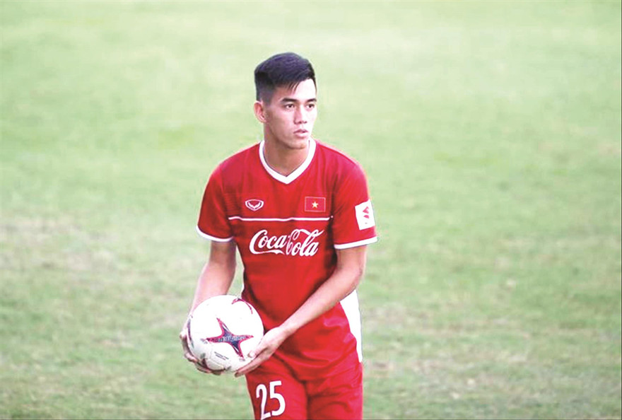 Tiền đạo Tiến Linh