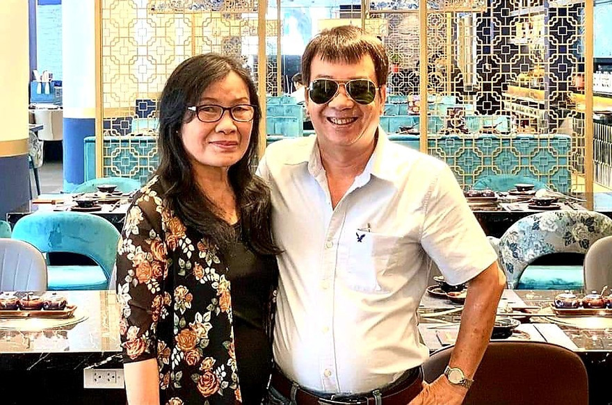 Nhà thơ Đinh Thị Thu Vân và nhà thơ Trương Nam Hương 