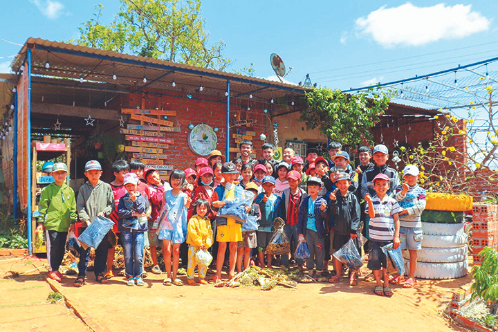 Lớp học vui vẻ của thầy Nội