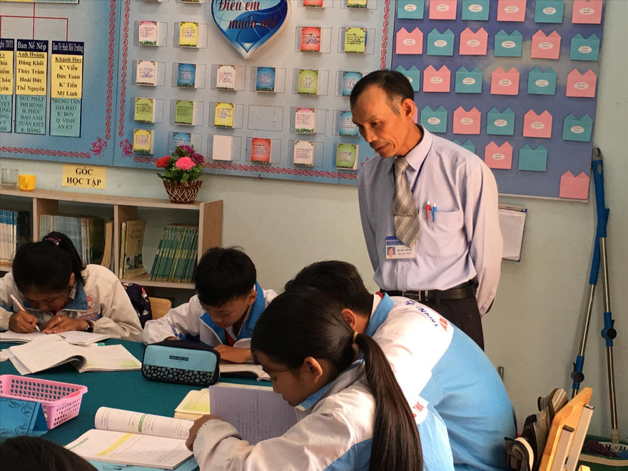 Mất  phụ cấp thâm niên, giáo viên sẽ bị giảm  một khoản đáng kể trong thu nhập hằng tháng Ảnh: Diệp An 