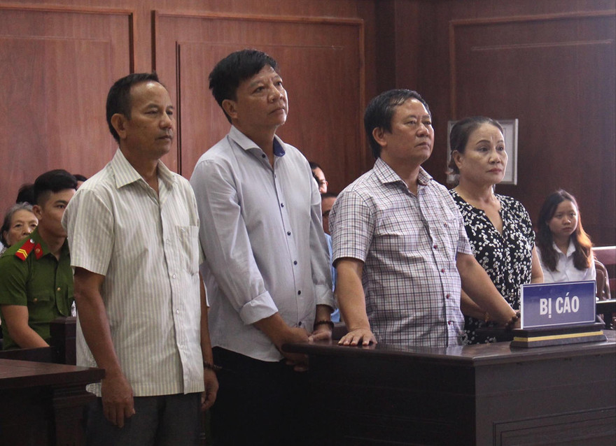 Vợ chồng ông Trương Huy Liệu tại Tòa phúc thẩm