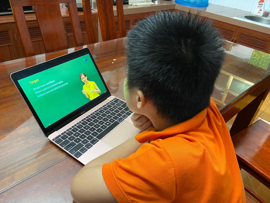 Học sinh học Tiếng Anh qua Internet trong thời gian nghỉ