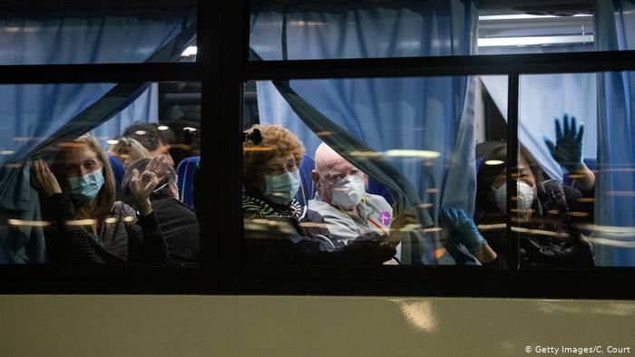 Những hành khách người Mỹ trên tàu Diamond Princess được đưa về nước