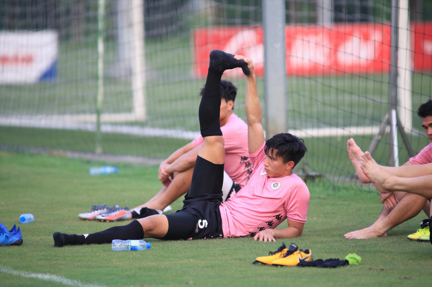 Văn Hậu cần được phẫu thuật để điều trị dứt điểm chấn thương? ảnh: Anh Tú 