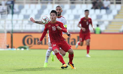 Pha đi bóng của Quang Hải