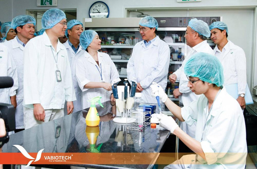 Lãnh đạo nhà nước thăm phòng thí nghiệm