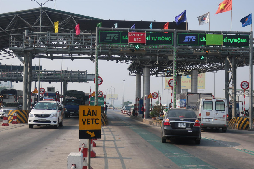 Triển khai thu phí tự động khó đạt tiến độ. Ảnh: PV