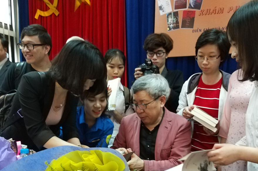 Nhà văn lớn Trung Quốc trong vòng vây độc giả Việt