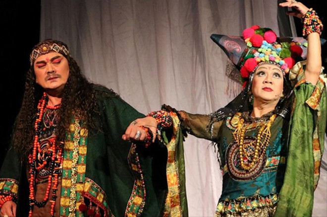 NSƯT Thành Lộc và NSƯT Hữu Châu trong​Mơ giấc tình tình