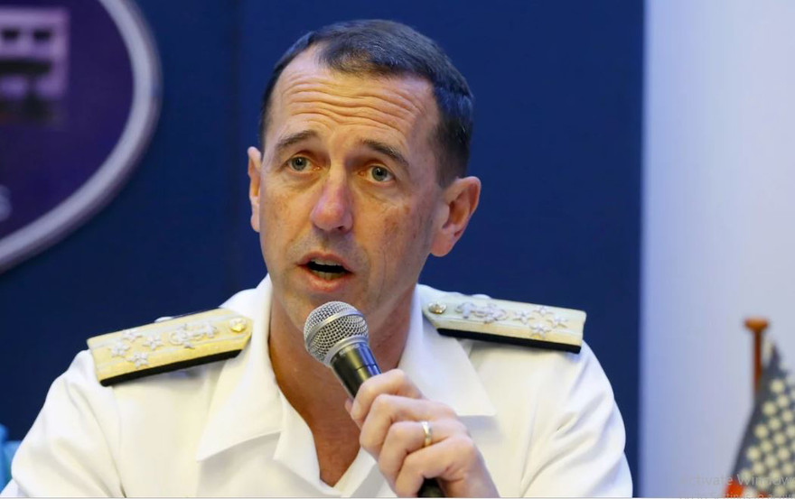 Đô đốc hải quân Mỹ John Richardson 