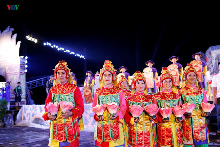 Múa lục cúng hoa đăng, một di sản của văn hóa Việt