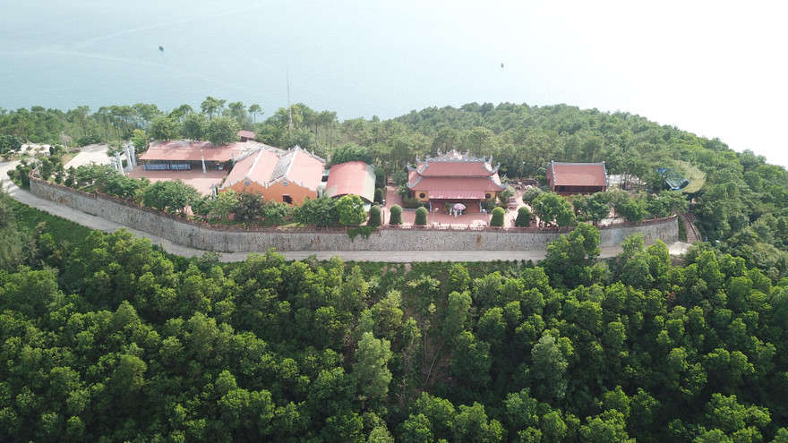 Công trình tâm linh được xây trên ngọn đồi cao nhất đảo nhiều lần bị chính quyền đình chỉ