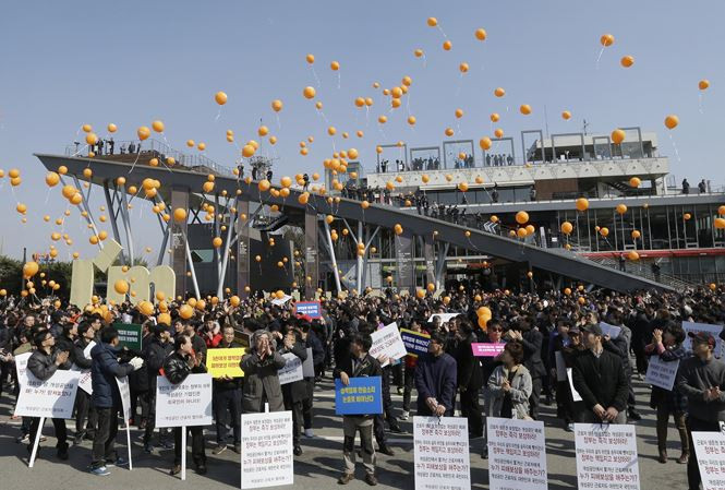 Lẳng lặng mà làm