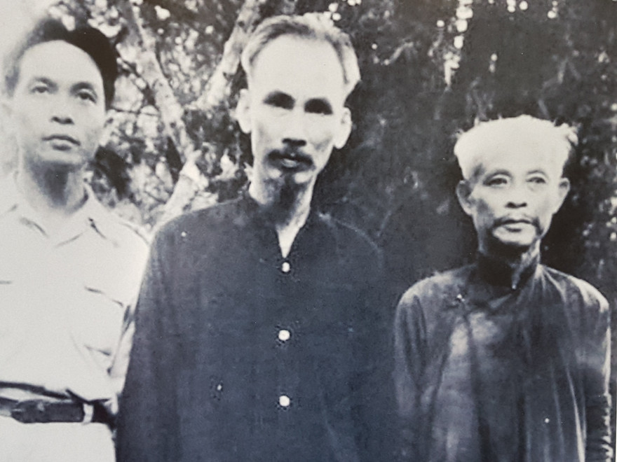 Cụ Bùi tại lễ phong hàm Đại tướng Võ Nguyên Giáp.