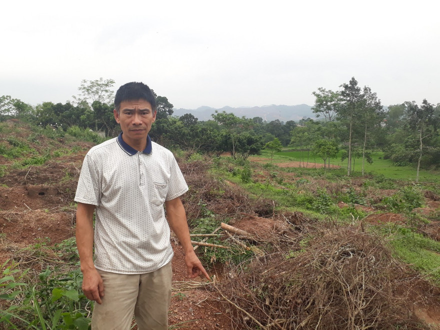 16 năm nay ông Kha luôn lo lắng sống trong sợ hãi, chỉ quanh quẩn vườn nhà vì không rõ mình còn có tội gì