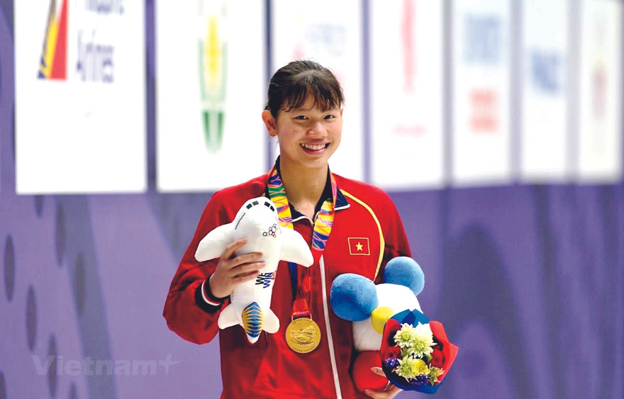 VĐV bơi Ánh Viên nhận Huy chương vàng