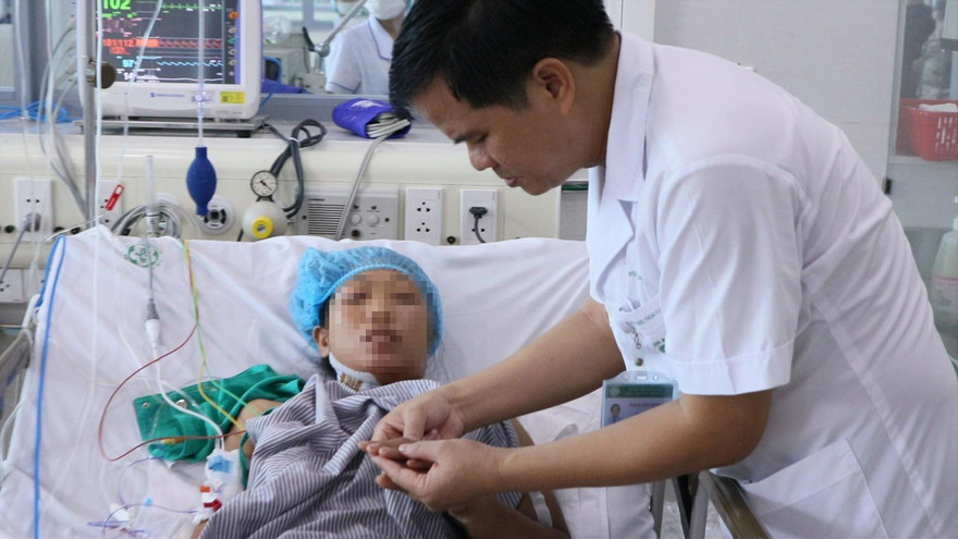 Bệnh nhân chạy thận bị tai biến đang được điều trị