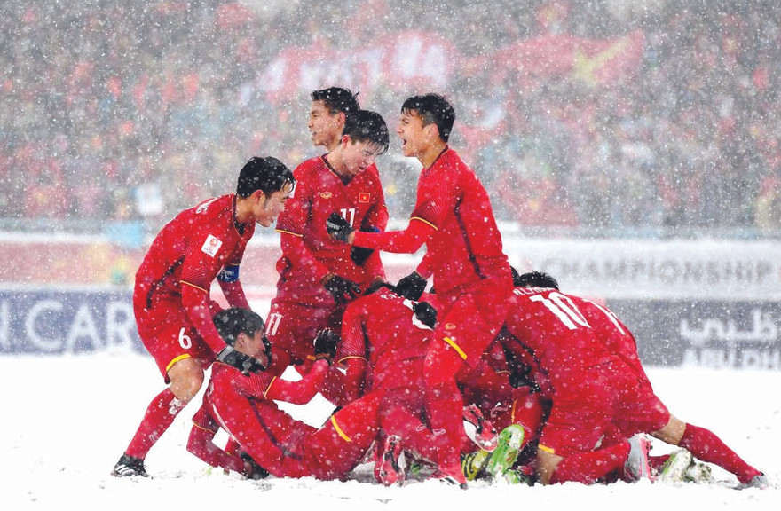 Các cầu thủ U23 Việt Nam ăn mừng bàn thắng gỡ hòa của Quang Hải ở phút thứ 8 của trận chung kết gặp Uzbekistan ở Trung Quốc ngày 27/1/2018. Ảnh: Hồng Vĩnh 