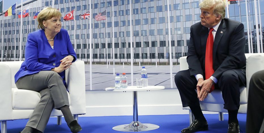 Thủ tướng Đức Angela Merkel trong cuộc gặp với Tổng thống Mỹ Donald Trump tại Bỉ vào tháng 7/2018 ảnh: AP