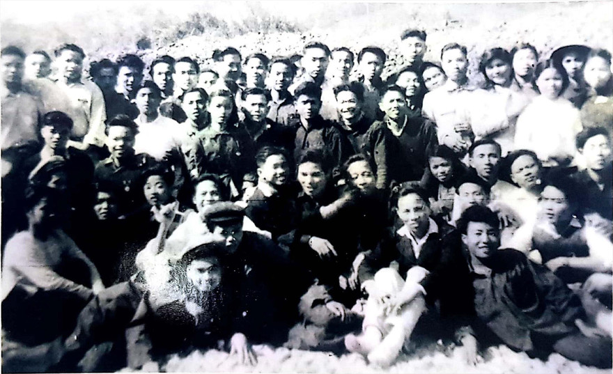 Những thanh niên bền gan sáng trí làm đường chiến lược 12B Hòa Bình Ảnh: tư liệu