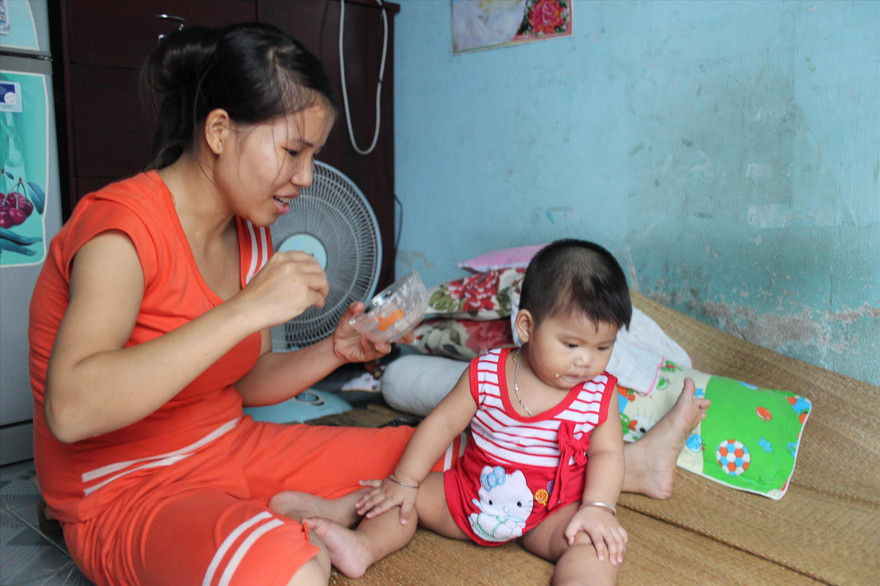 Nhiều gia đình công nhân vẫn phải sống chen chúc trong những phòng trọ chưa tới 12m2 