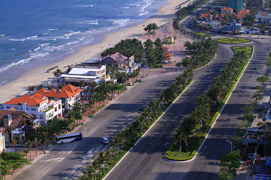 Đất ven biển các tỉnh Quảng Ninh, Đà Nẵng, Nha Trang được cho là những nơi đắc địa để doanh nghiệp nước ngoài ngắm đến, thâu tóm bằng nhiều thủ đoạn