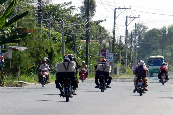 Buôn lậu chạy trên đường