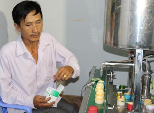 Thành bên dây chuyền sản xuất kem giả. Ảnh: Cửu Long