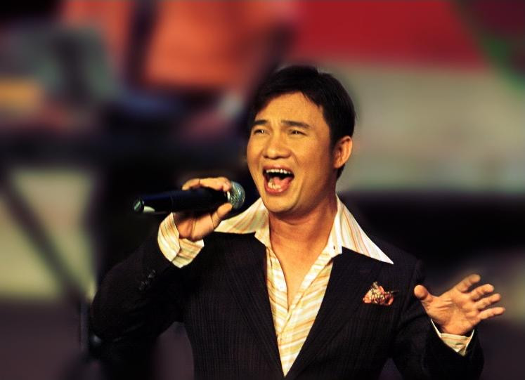 Ca sĩ Quang Linh.