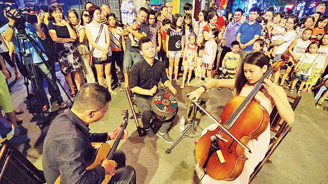 Tam tấu giao hưởng đường phố. Ảnh: Đặng Tuấn Trung.