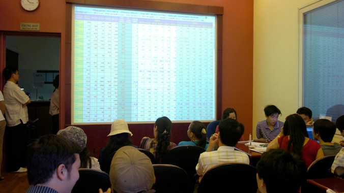 Việc nhóm cổ phiếu dầu khí rơi đã ảnh hưởng đến tâm lý NĐT và chỉ số thị trường. Ảnh: Như Ý.