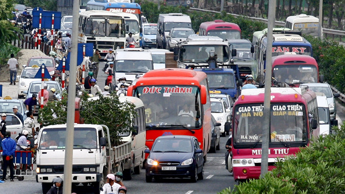 Bộ Tài chính cho rằng: không cần thiết phải đưa cước vận tải vào danh mục bình ổn giá. Ảnh: Hồng Vĩnh.