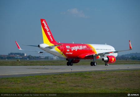 Chiếc máy bay đầu tiên trong đơn hàng mua và thuê 100 máy bay mà Vietjet và Airbus đã ký kết. Ảnh: Dân Trí.