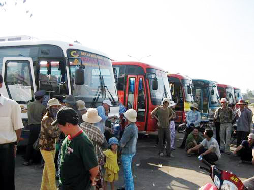 Đi lại dịp Tết dương lịch: Lượng xe nhiều, giá rẻ