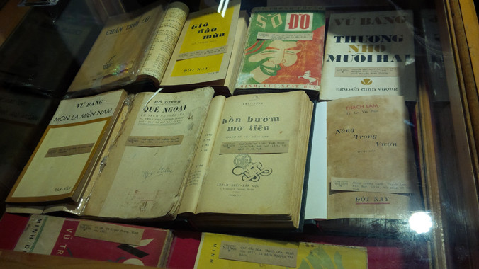 Các bản in nền. Ảnh: Trung Dũng.