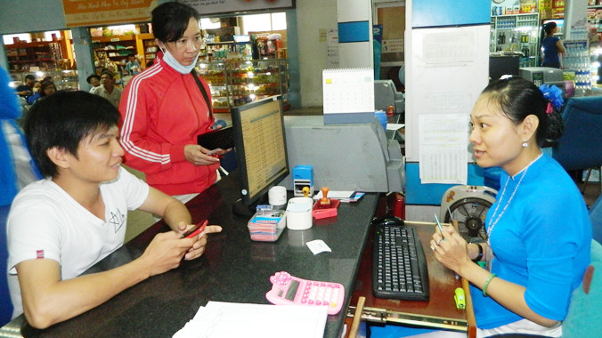 Bán vé tàu tại ga Sài Gòn.