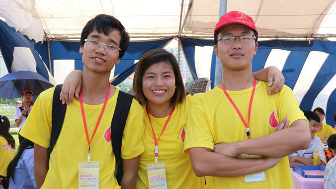 Trần Hồng Vân (giữa) đã hiến máu 11 lần.