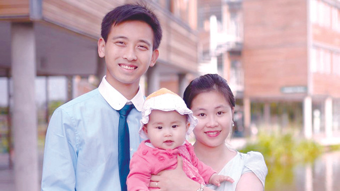 Gia đình hạnh phúc của Tiến Long và Ngọc Linh.