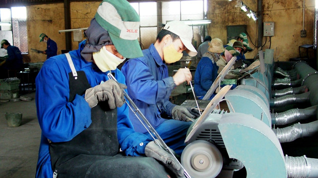 Năng suất và lương của lao động Việt Nam thuộc nhóm thấp nhất khu vực. Ảnh: Như Ý.