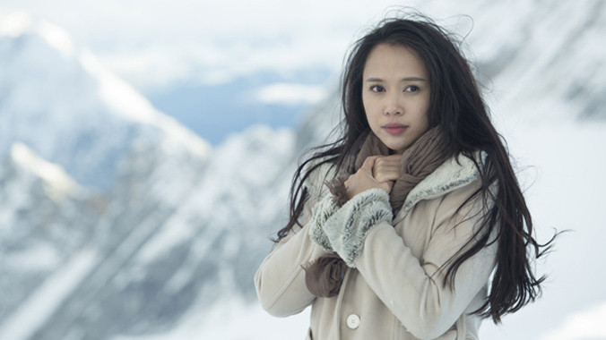 Vũ Ngọc Anh có nhiều cảnh chạy trốn vất vả trên tuyết. Ảnh: BHD.