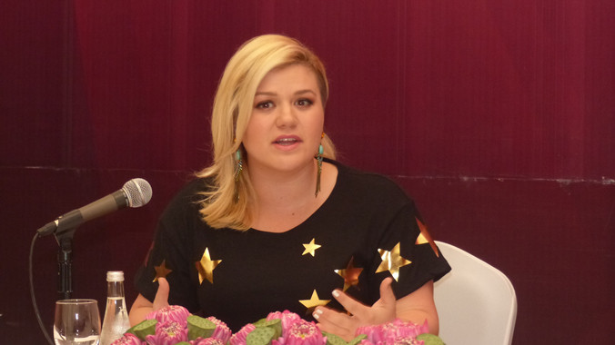 Ca sỹ Kelly Clarkson.