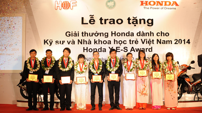 Nụ cười rạng rỡ của 10 gương mặt đoạt giải.